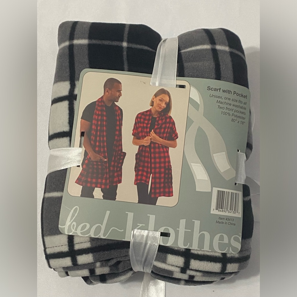 bed Klothes White and Black Plaid Scarf with Pockets